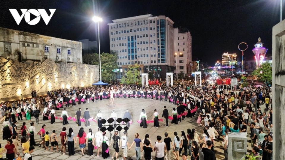 Thousands of locals and tourists join “Northwest Essence” street festival